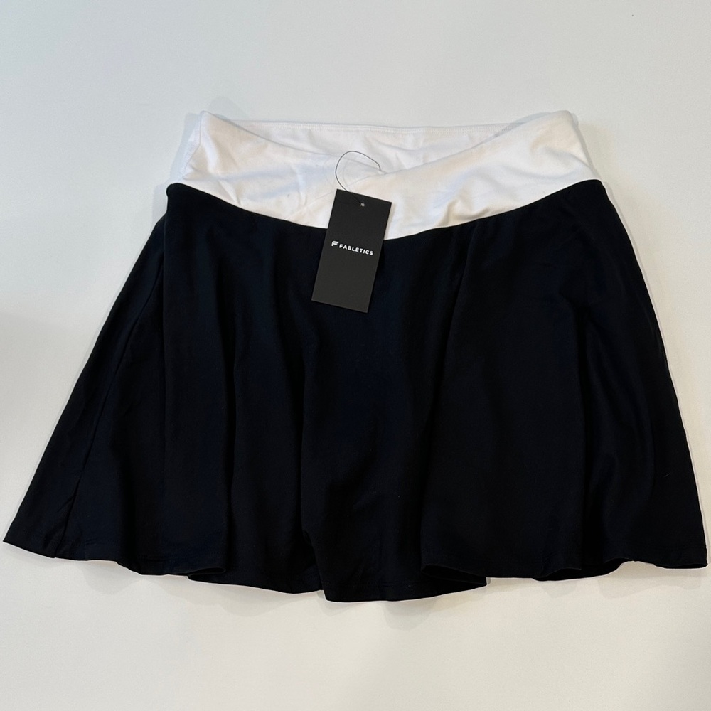 Fabletics Womens Black White Colorblock Athletic Skort Skirt New Size M